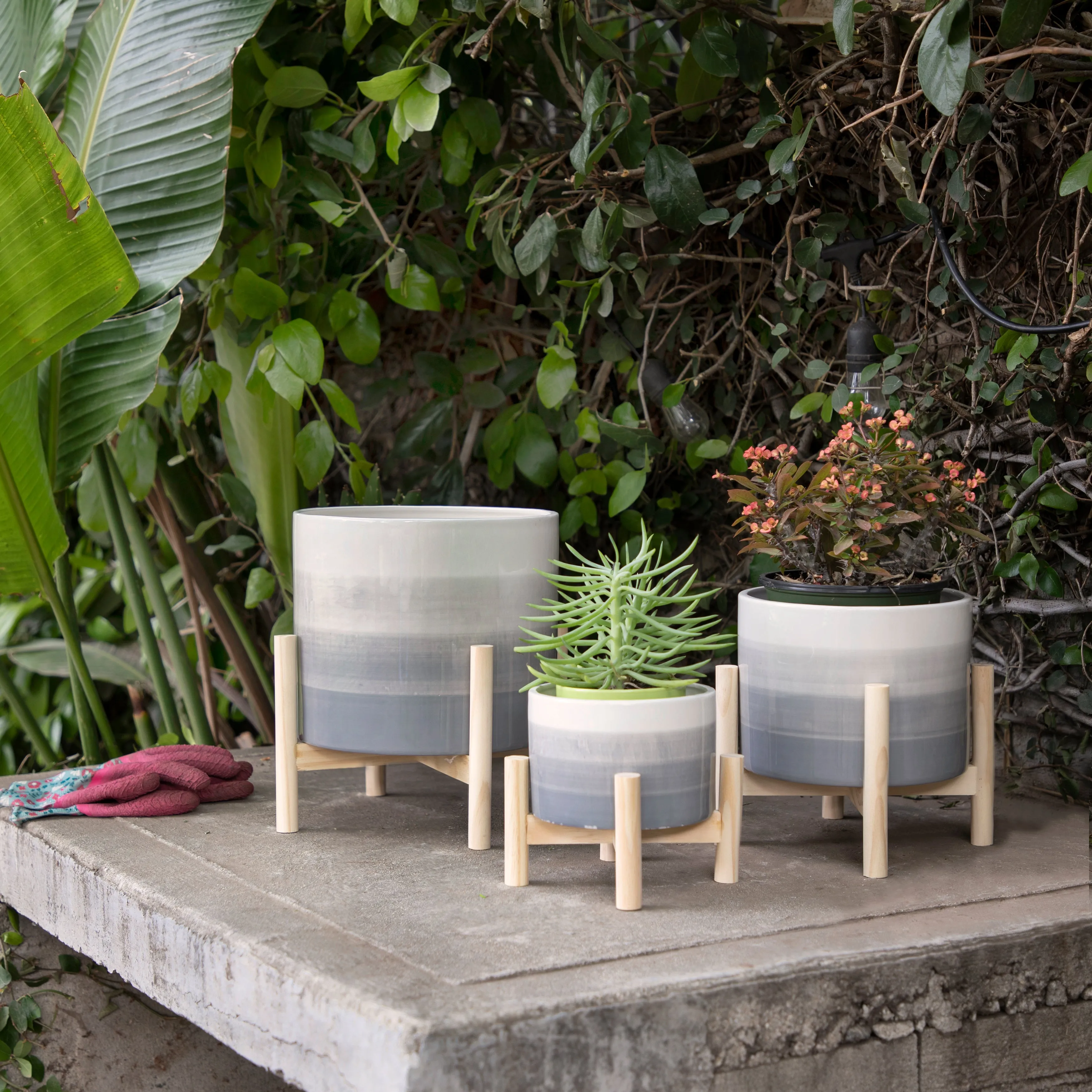 8" CERAMIC PLANTER W/ WOOD STAND, BEIGE MIX