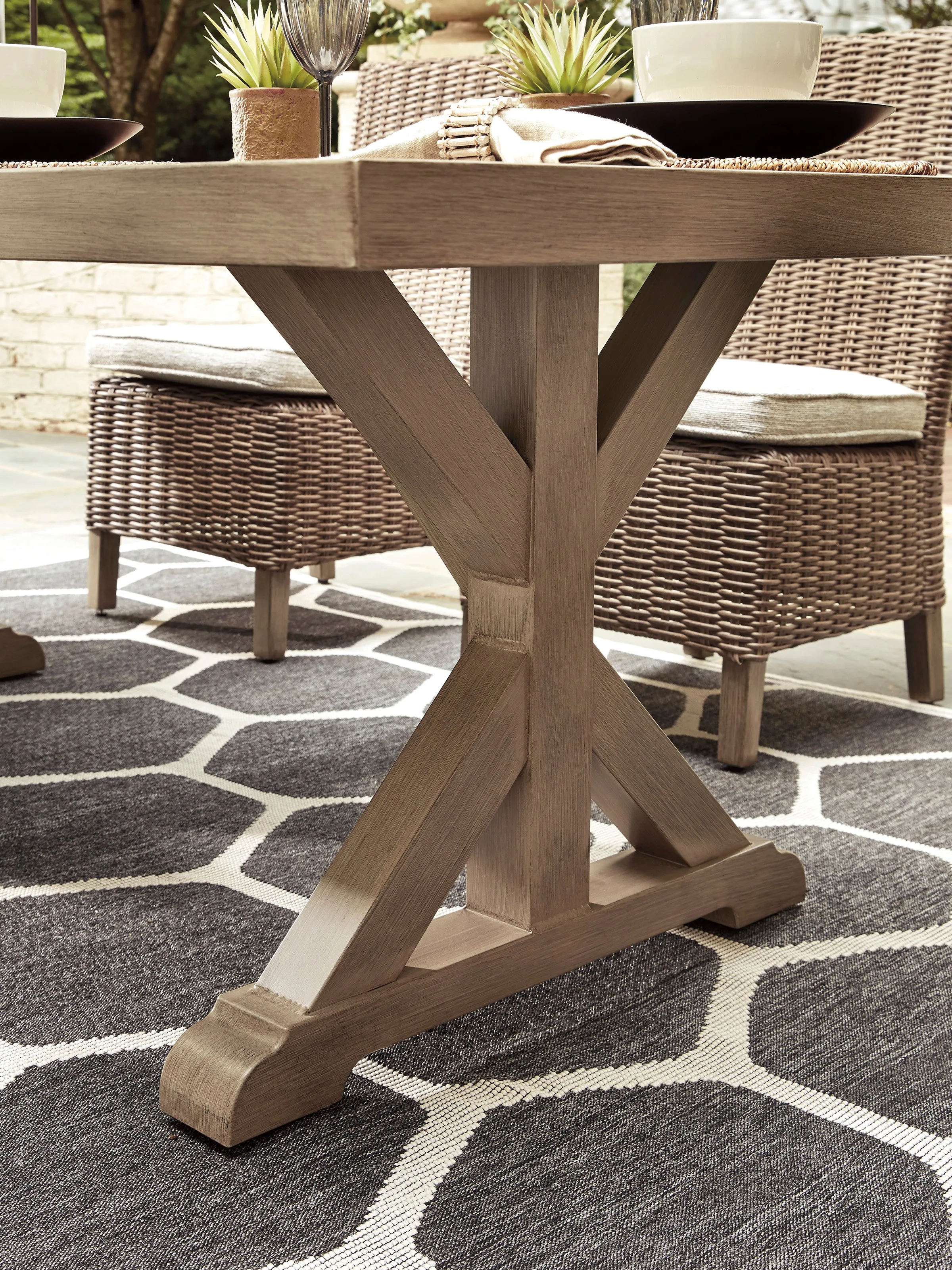Beachcroft outdoor Dining Set