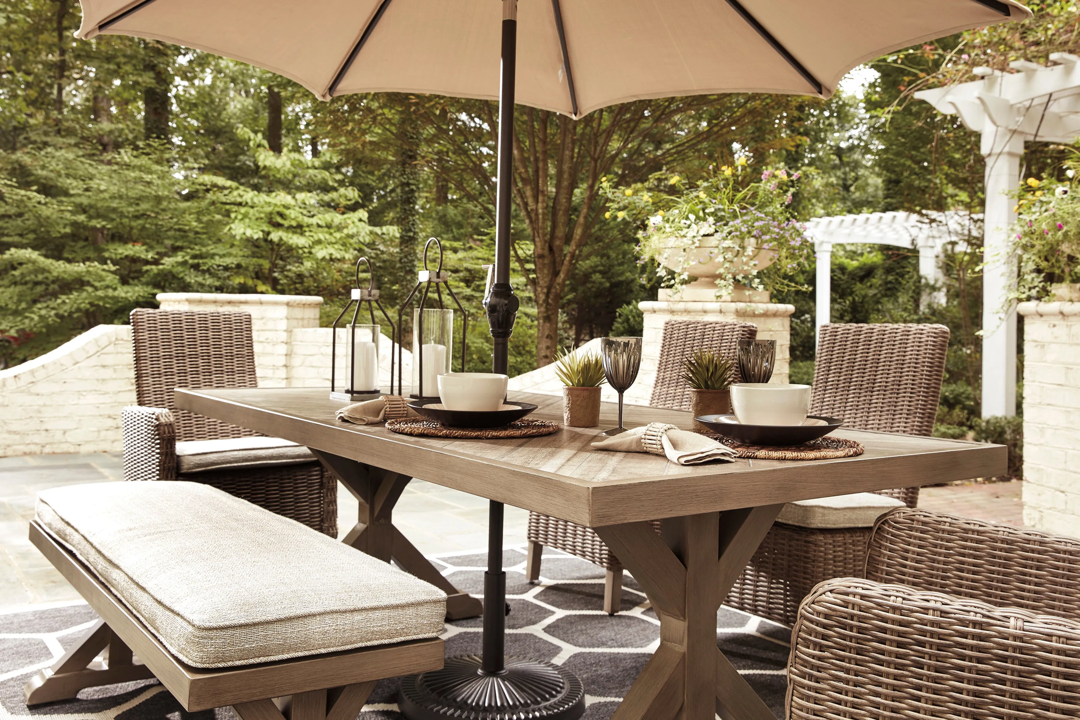 Beachcroft outdoor Dining Set